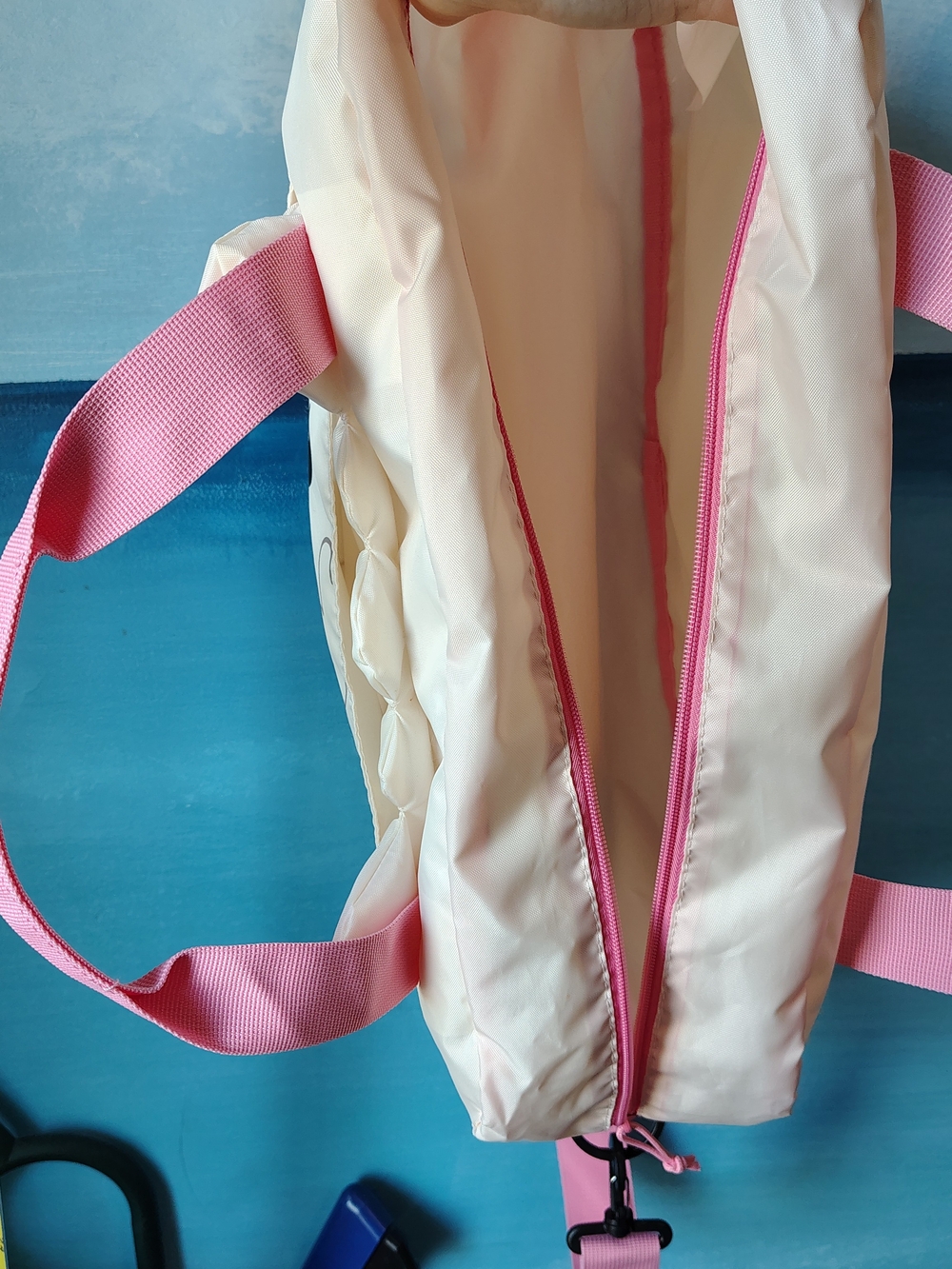 Firefly Outdoor Gear Llama Duffel Bag – Cream & Pink – Excellent Condition - Picture 7 of 9